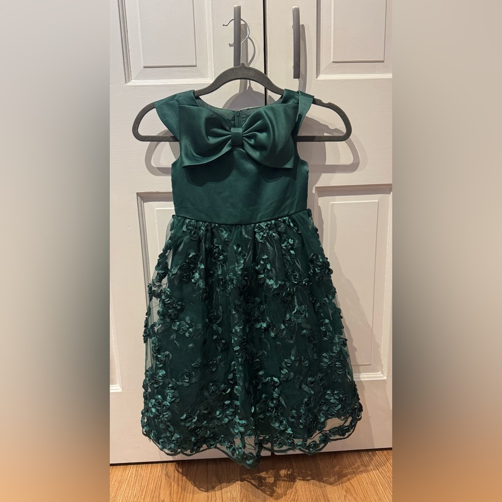 Brand NEW Rare Editions Emerald Green Formal Dress with Bow and Floral Details